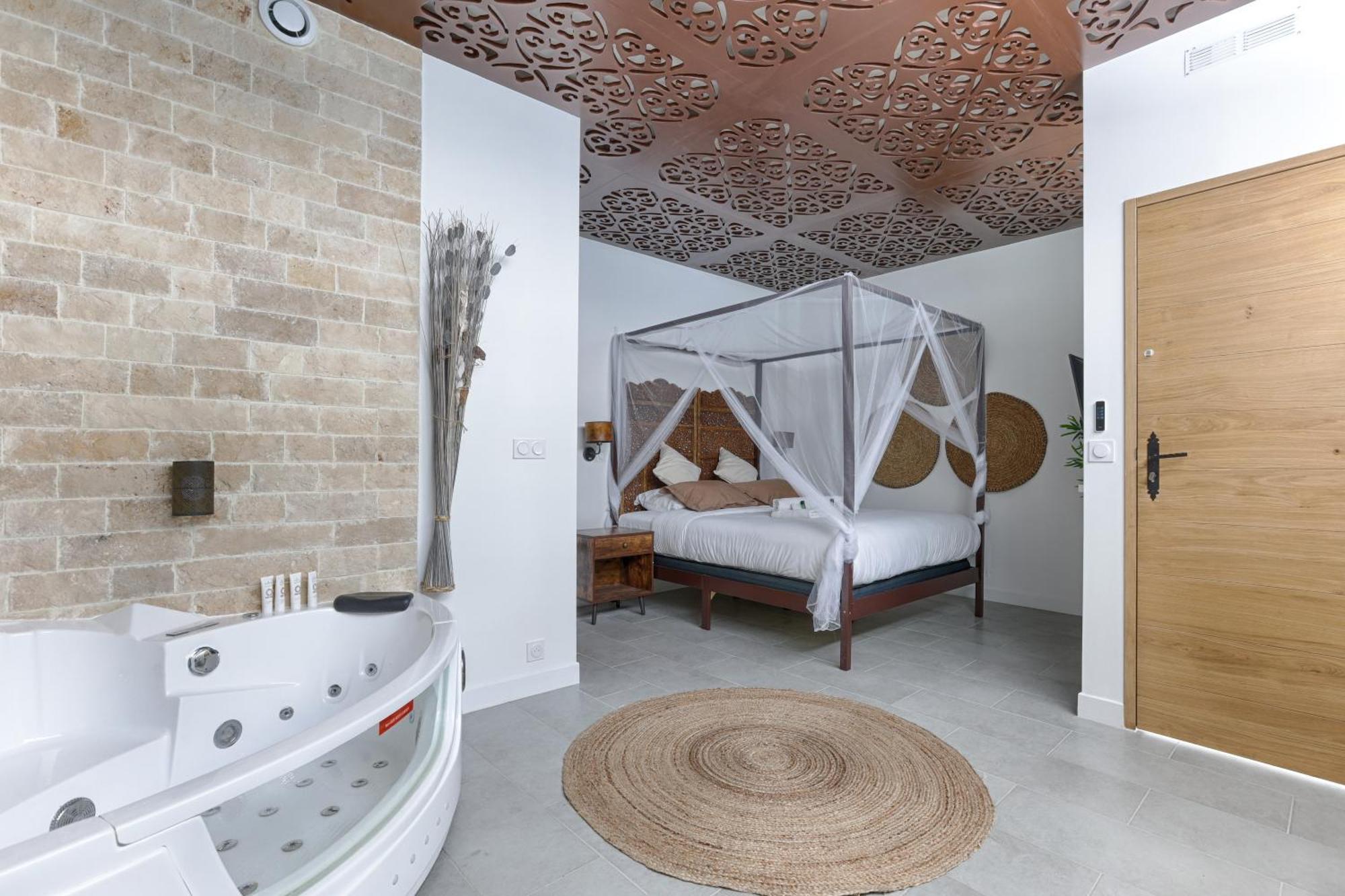 Mykeypers - Lovely With Jacuzzi Parijs