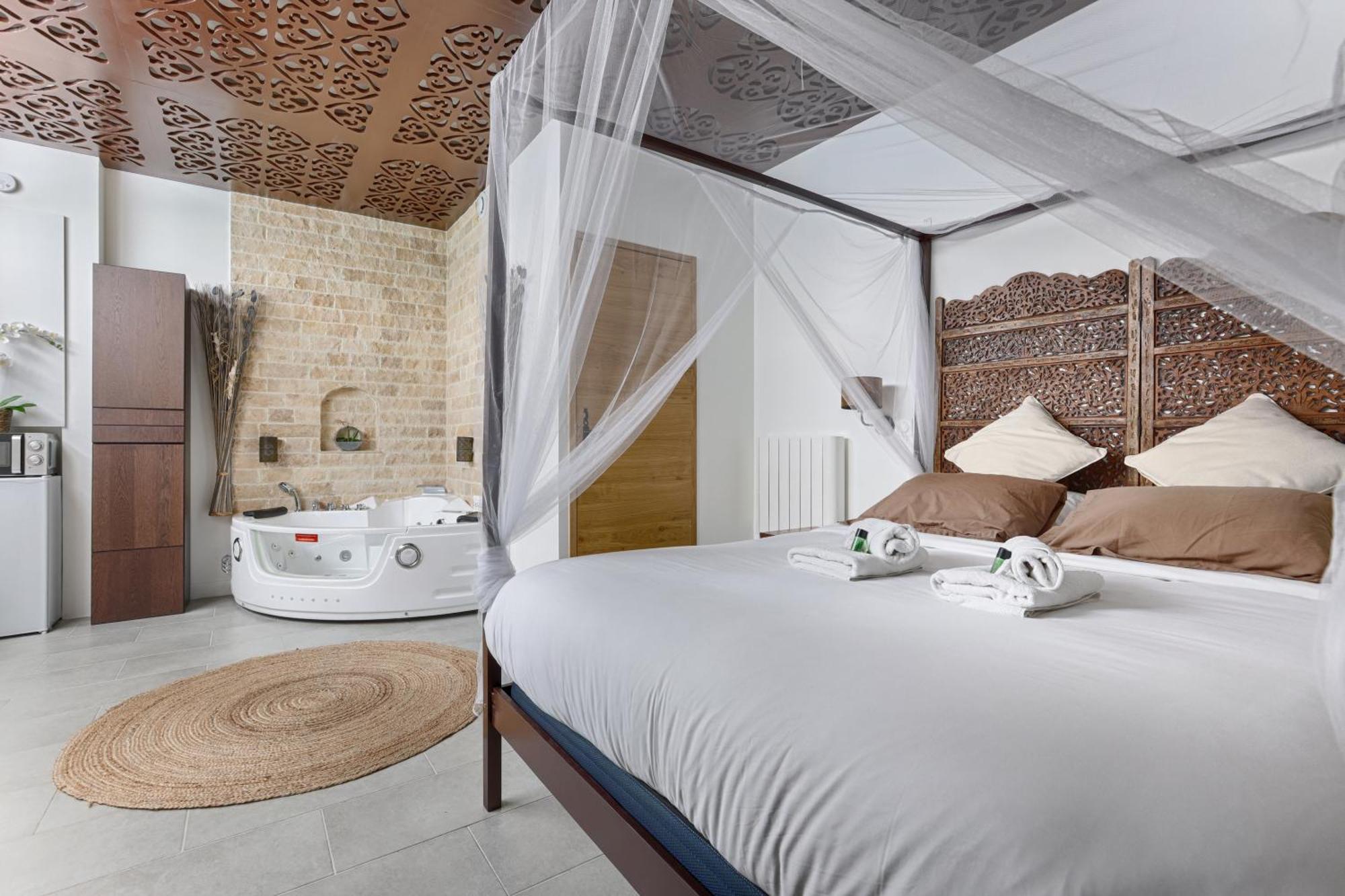 Mykeypers - Lovely With Jacuzzi Parijs